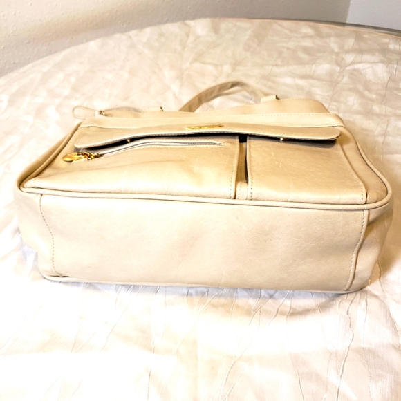 Collection leather shoulder bag - Picture 6 of 11